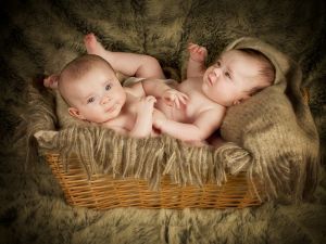 séance photos nouveau-né jumelles