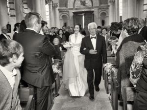Entrée de la mariée à l'église