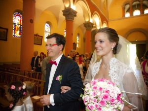 Mariée au bras de son père