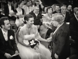 Félicitations des mariés à l'église