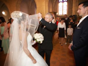 Lever le voile de la mariée