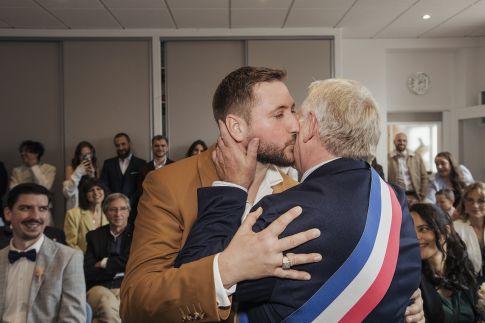 Un mariage civil chargé d'émotions