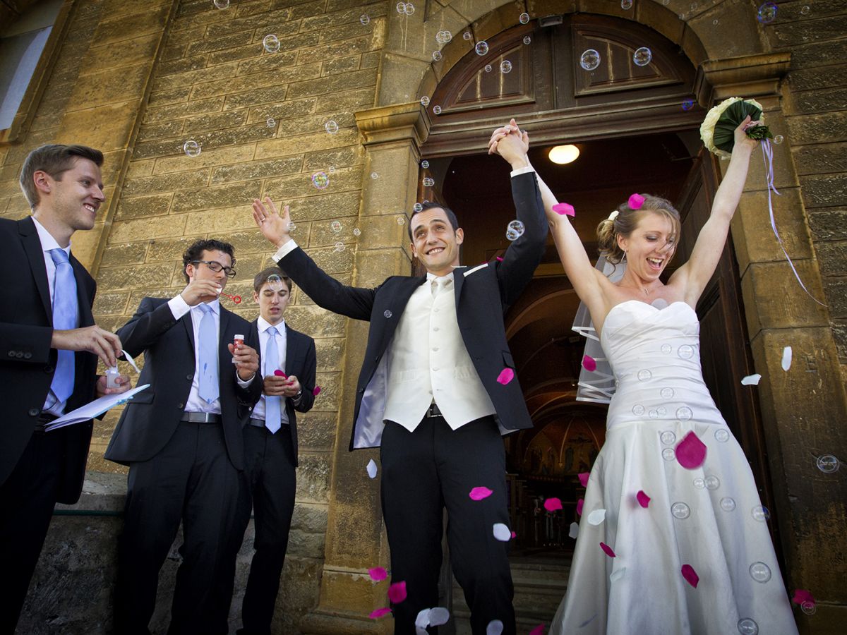 sortie d'église mariage