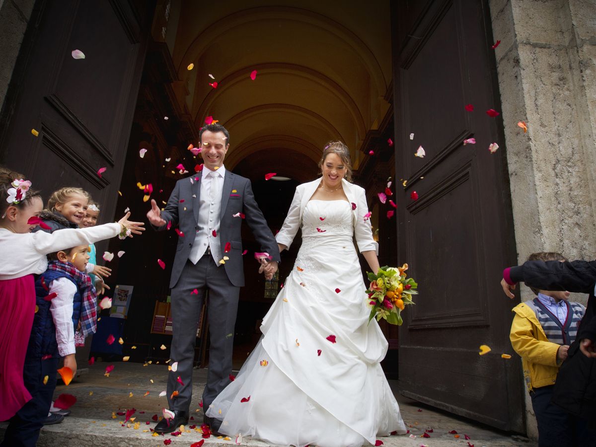 sortie d'église mariage catholique