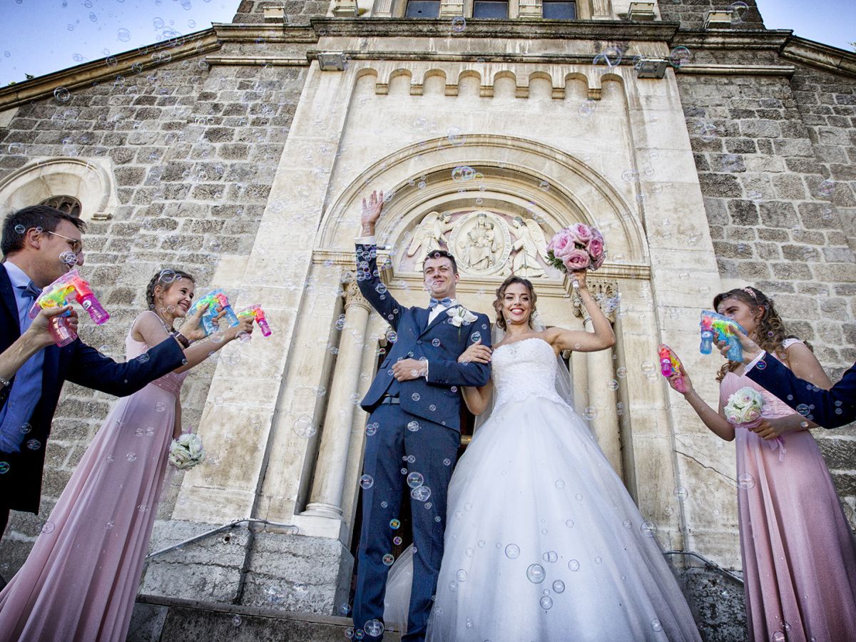 sortie des mariés à l'église
